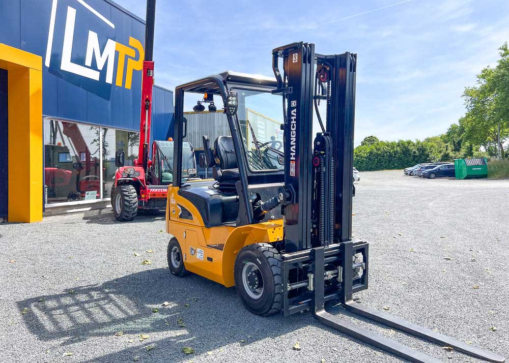 Poste de conduite ergonomique du chariot Hangcha XE18i avec siège suspendu et commandes ergonomiques