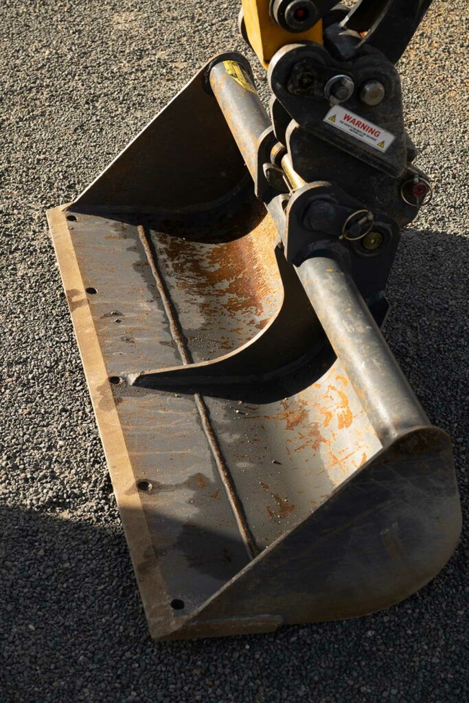 Godet de curage à fond plat monté sur attache mécanique de mini pelle XCMG